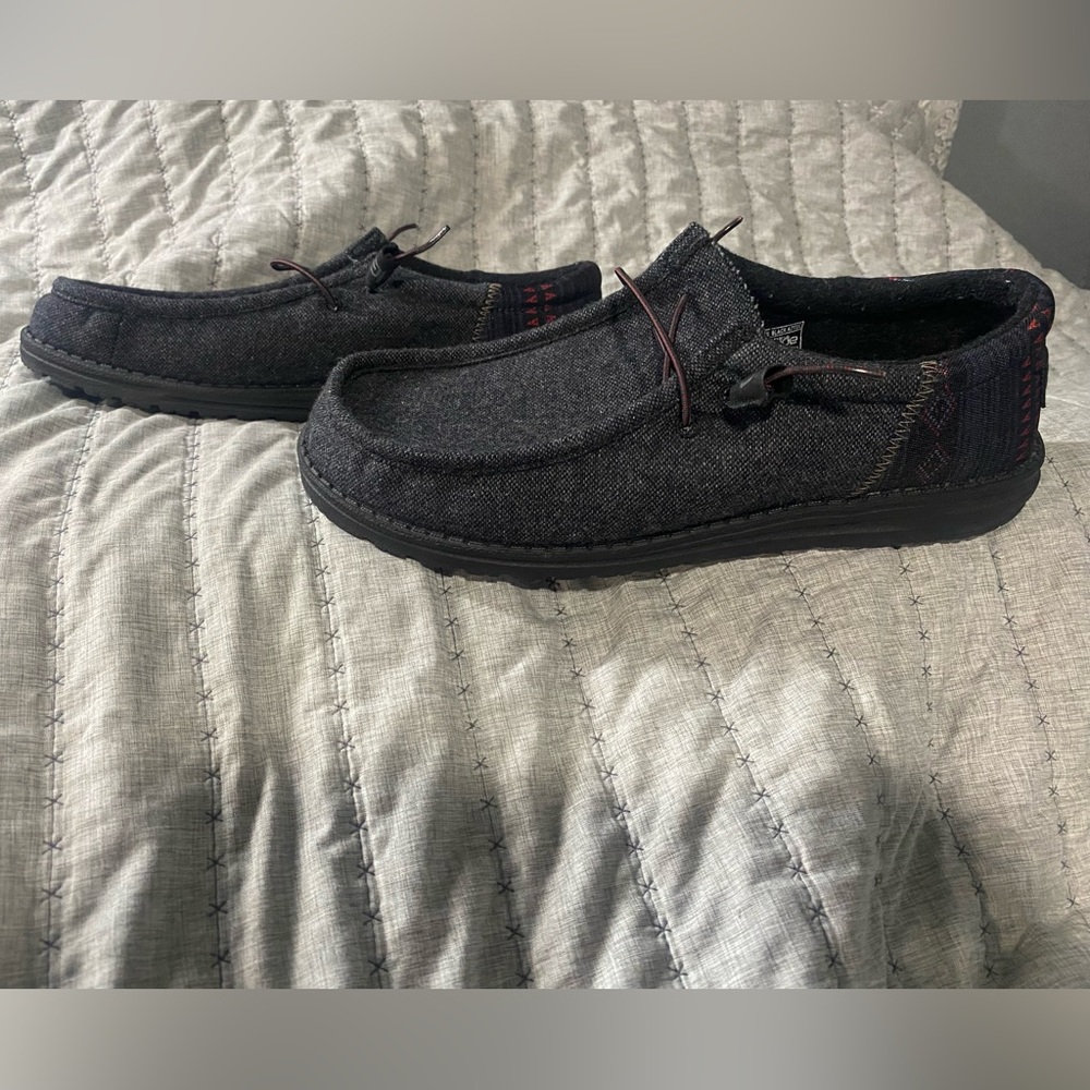 Excellent Used Condition Hey Dude Wally Funk Black Aztec